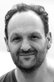 Daren Elliott Holmes